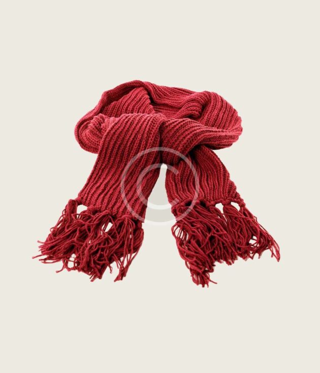 Fringed knit scarf in red